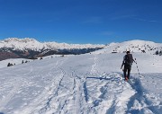 28 Scendiamo dal Monte Alto su traccia nella neve con tanti e profondi affondi 